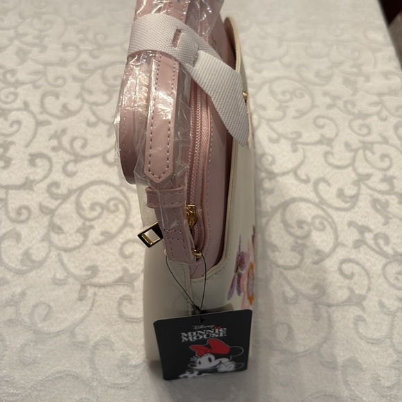 Disney’s Minnie Mouse Crossbody Bag - Picture 10 of 11